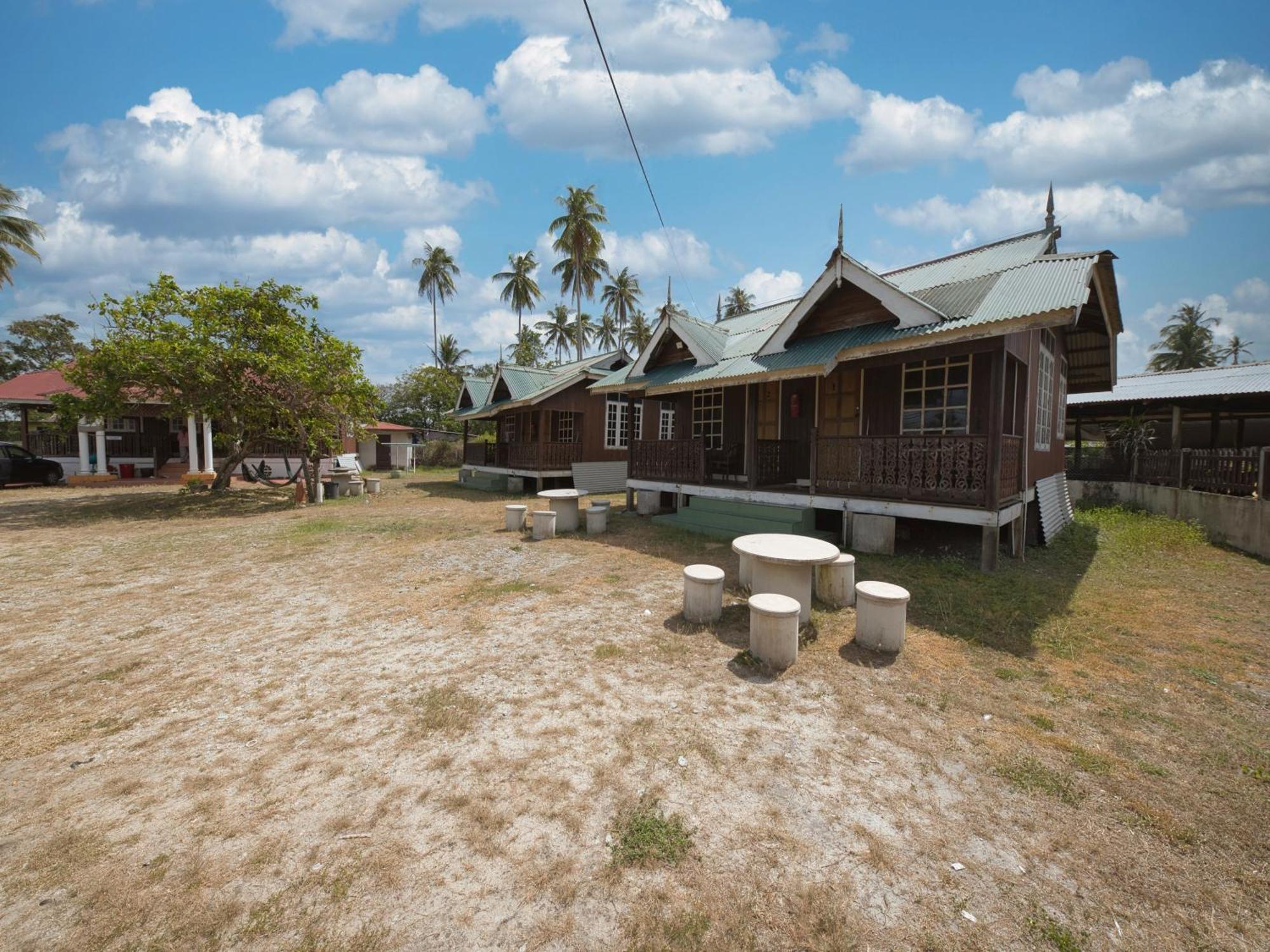 Oyo 90968 Teratak Samuderakita, Chalet & Guesthouse Kampong Gong Badak Exterior foto